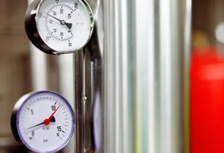 Sensor de presión frente a presostato: comprensión de las diferencias y elección de la correcta